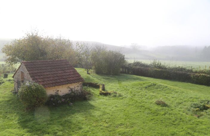 Corps de Ferme sur 2 235 m² de terrain avec dépendances — photo 5