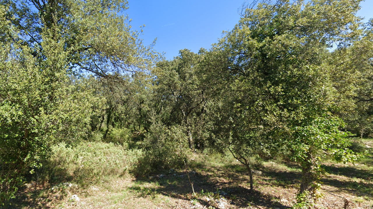 terrain 1000 m2 à construire à Garéoult (83136)