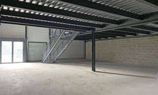 Commerce  402 m² à louer à Anse (69480)