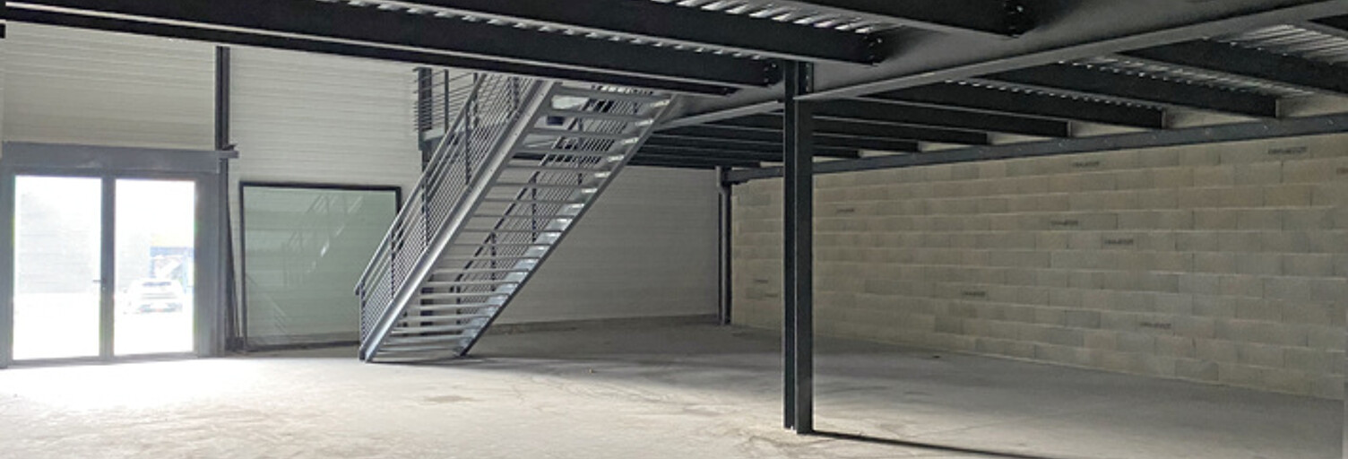 Commerce  402 m² à louer à Anse (69480)