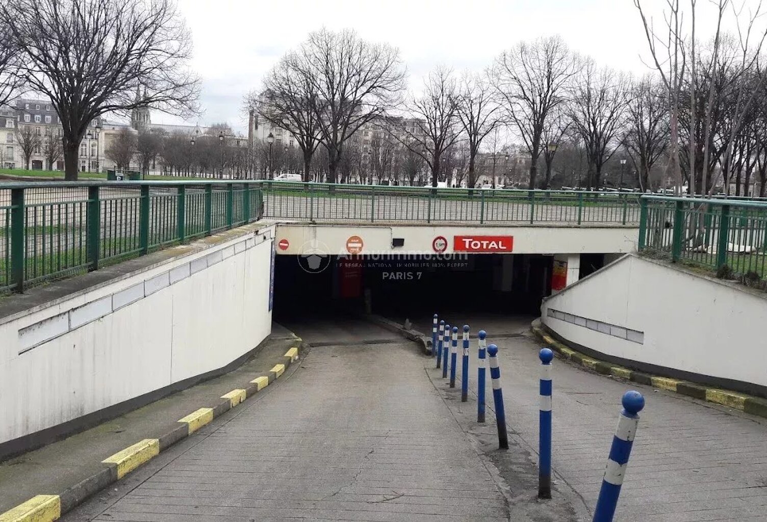 PLACE DE PARKING - PARIS 7EME — photo 1