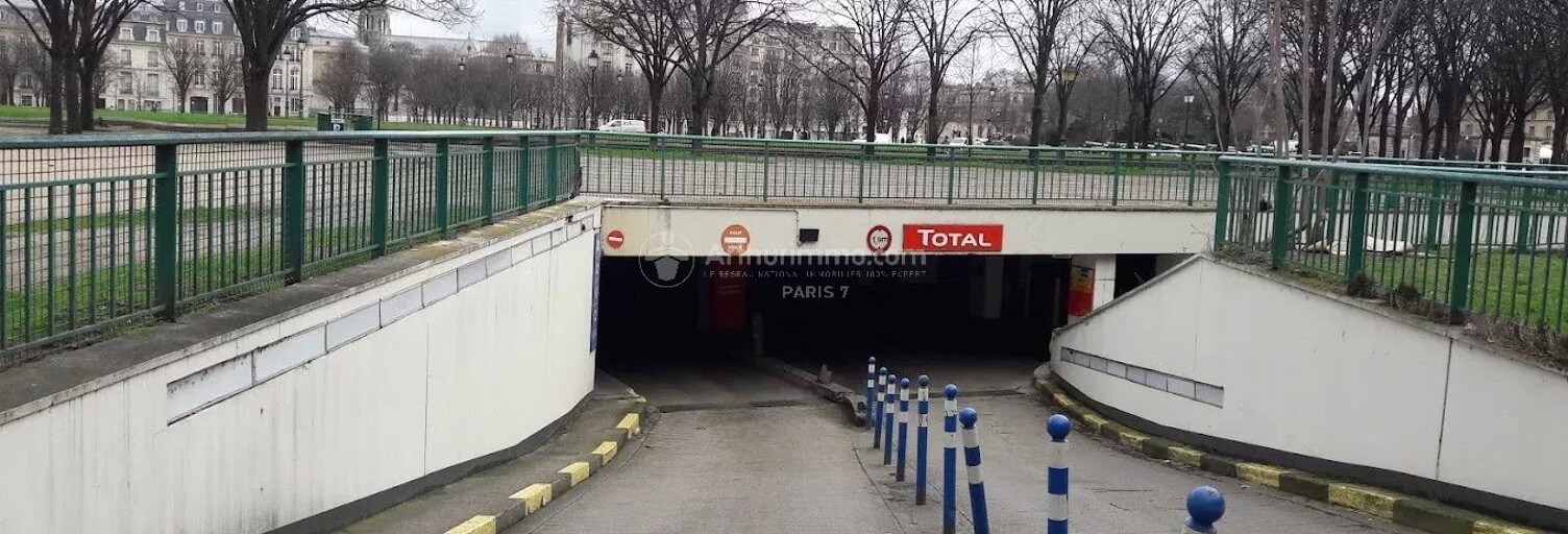 Garage   m² à louer à Paris 7 (75007)