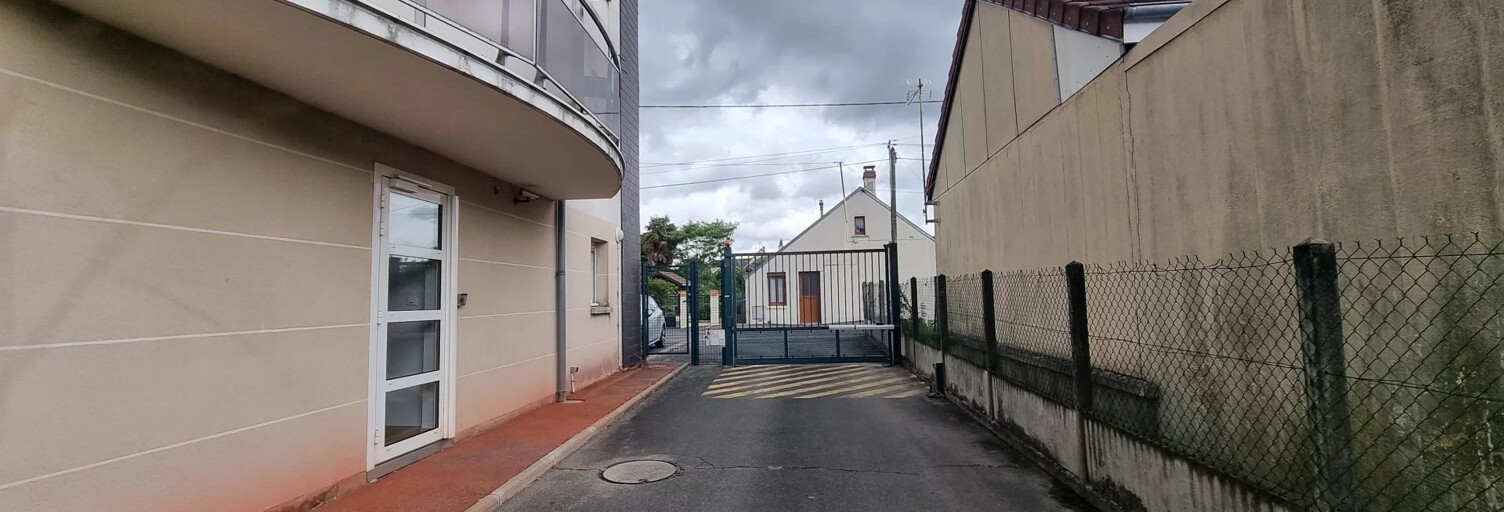 Garage   m² à vendre à Fleury-les-Aubrais (45400)