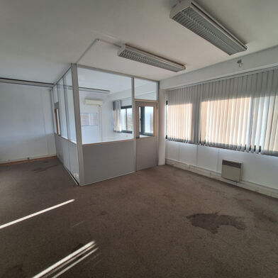 Bureau 2 pièces 310 €