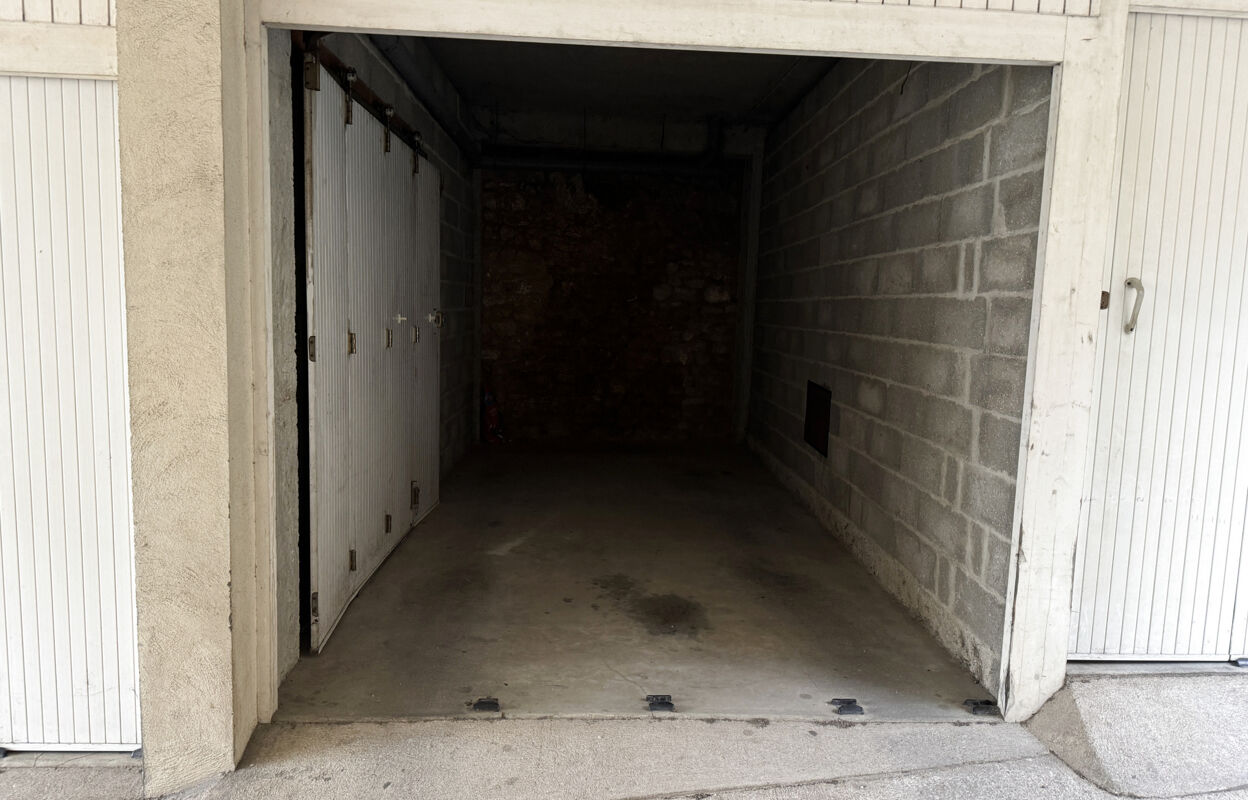 garage  pièces 10 m2 à louer à Poitiers (86000)