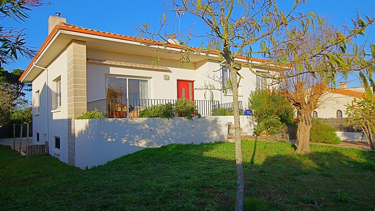 maison 6 pièces 179 m2 à vendre à Chateau-d'Olonne (85180)