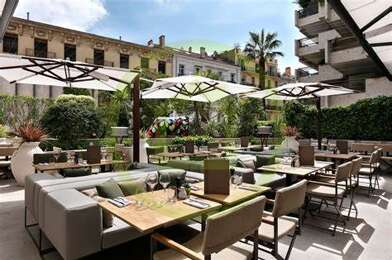 Commerce  294300 €