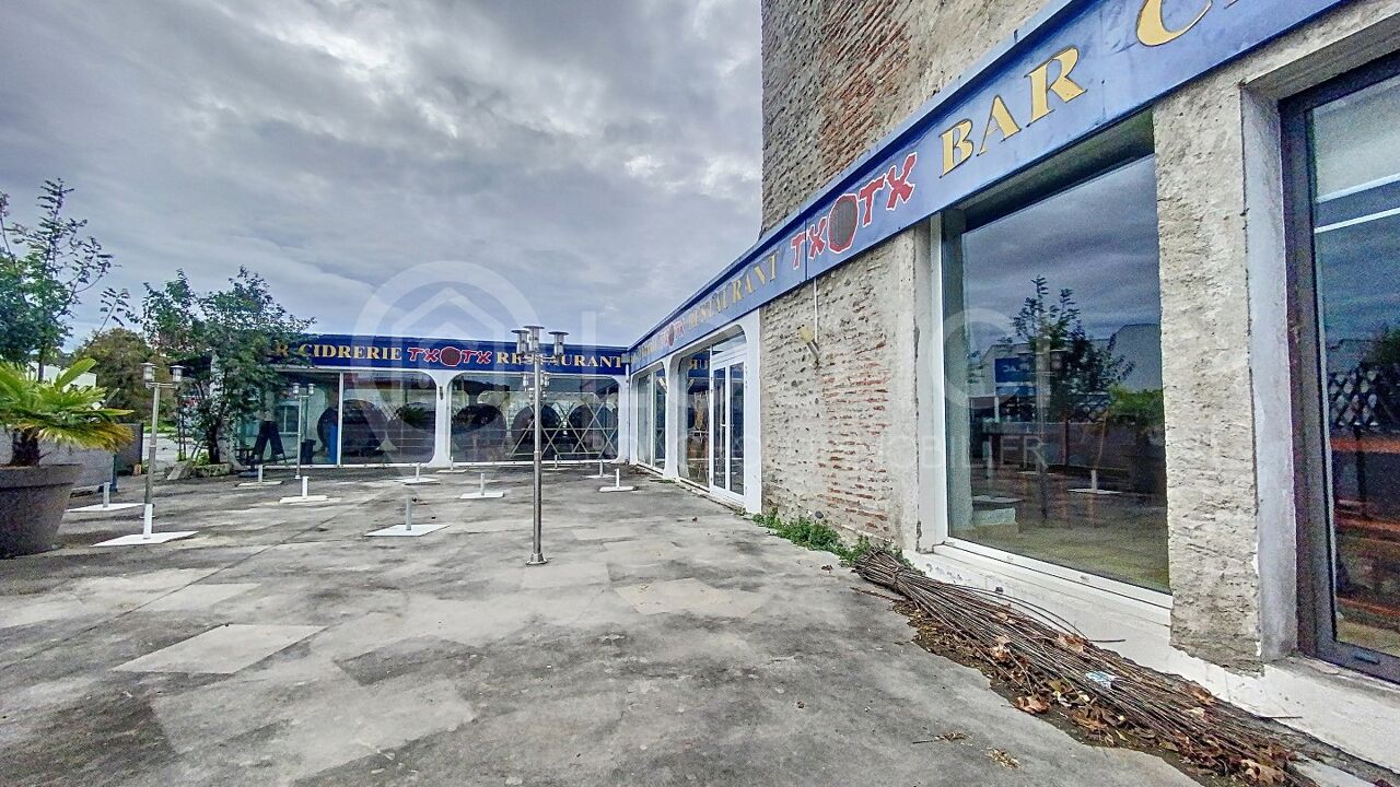 commerce  pièces 600 m2 à vendre à Lons (64140)