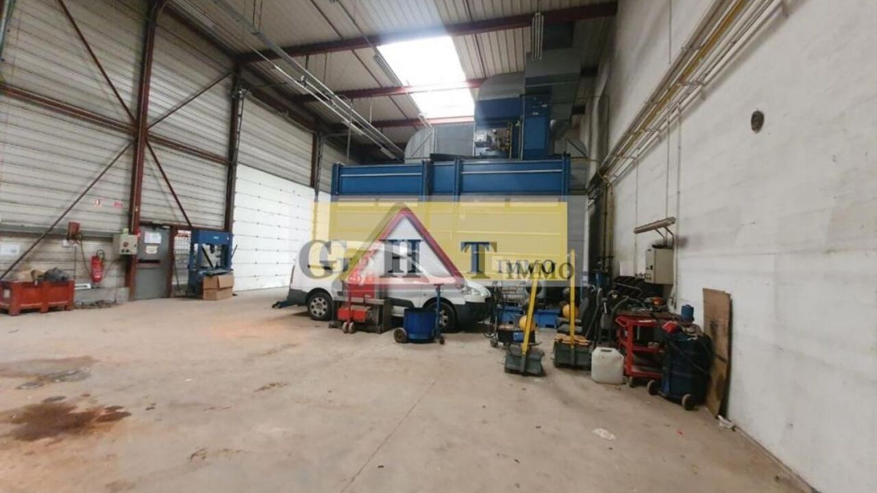 local industriel  pièces 3700 m2 à vendre à Émerainville (77184)