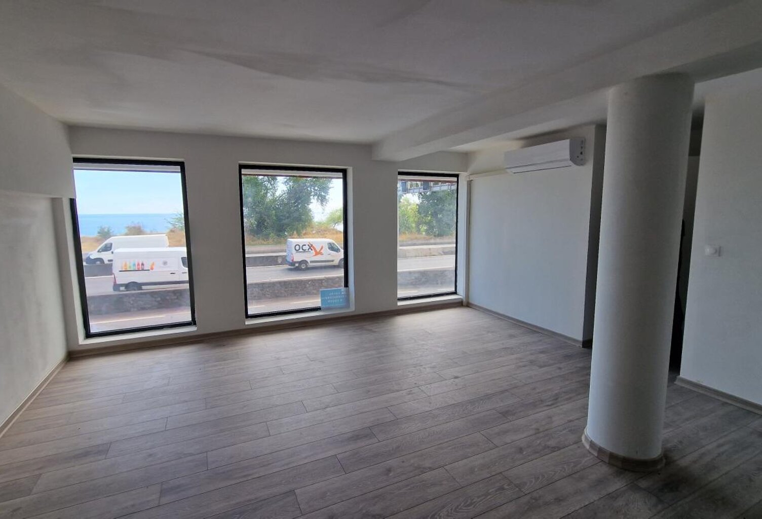 BUREAUX 380 M²  A LOUER / LA POSSESSION — photo 1