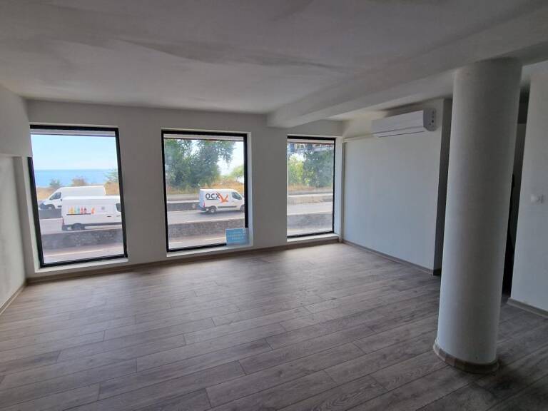 BUREAUX 380 M²  A LOUER / LA POSSESSION — photo 1