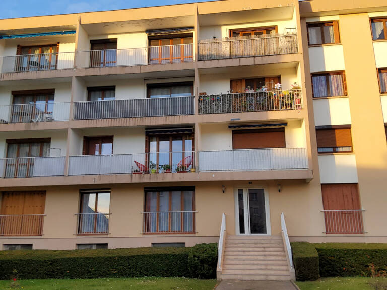 Appartement de 68.30 m2 au 3ème étage sans ascenseur avec ba — photo 1