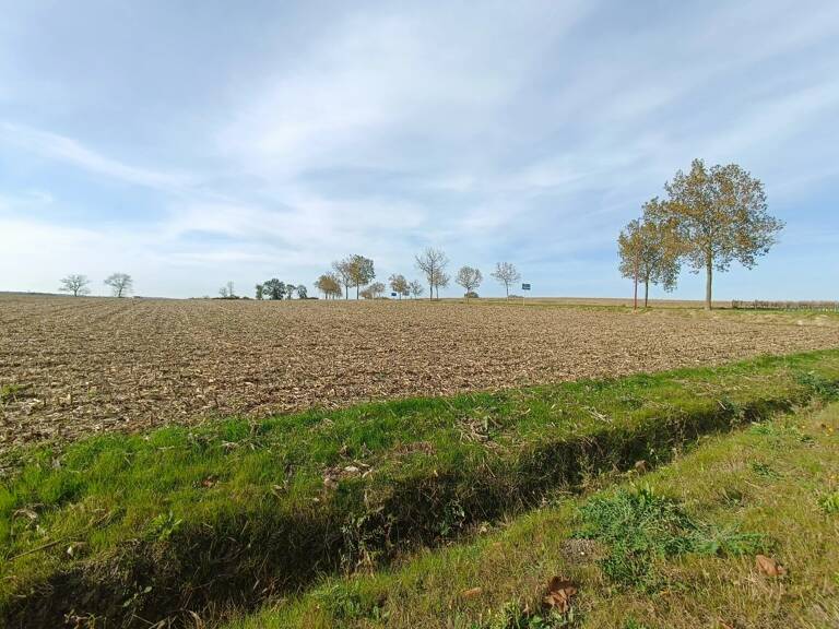 MIRAMBEAU : TERRAIN CONSTRUCTIBLE À VOCATION COMMERCIALE – PERMIS D’AMÉNAGER ACCORDÉ — photo 1