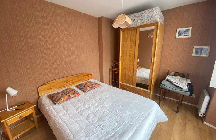 T2 situé sur les allées d'etigny plein coeur de luchon place — photo 4