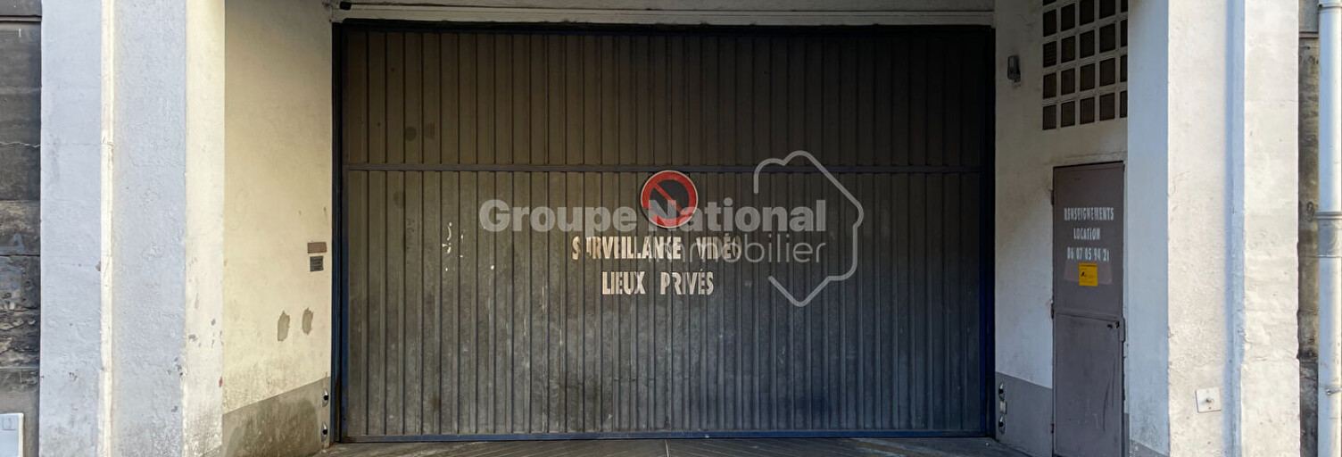 Garage   m² à louer à Nîmes (30900)