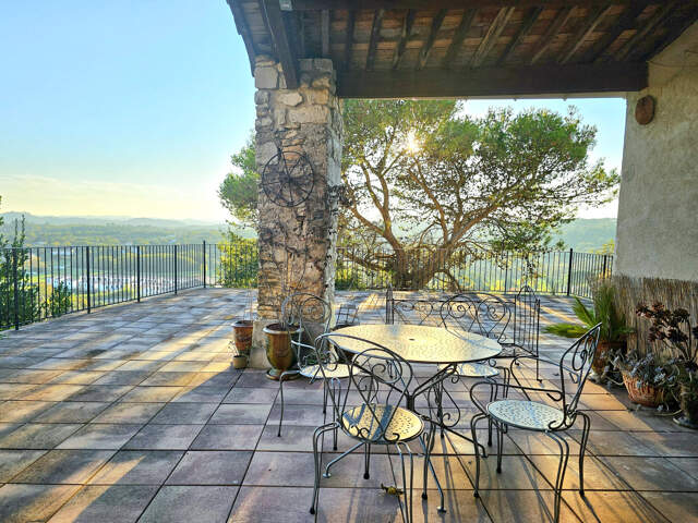 RARE : Ensemble immobilier pour investissement au cœur de Vézénobres — photo du bien