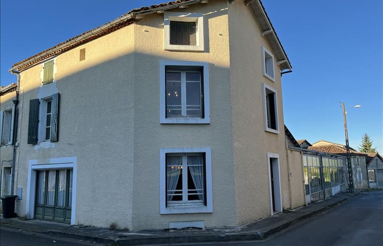 maison 6 pièces 118 m2 à vendre à Montbron (16220)