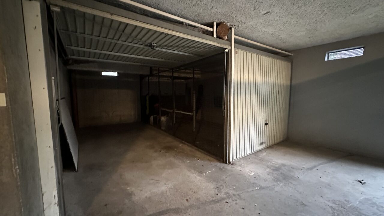 garage  pièces 15 m2 à louer à Grenoble (38000)