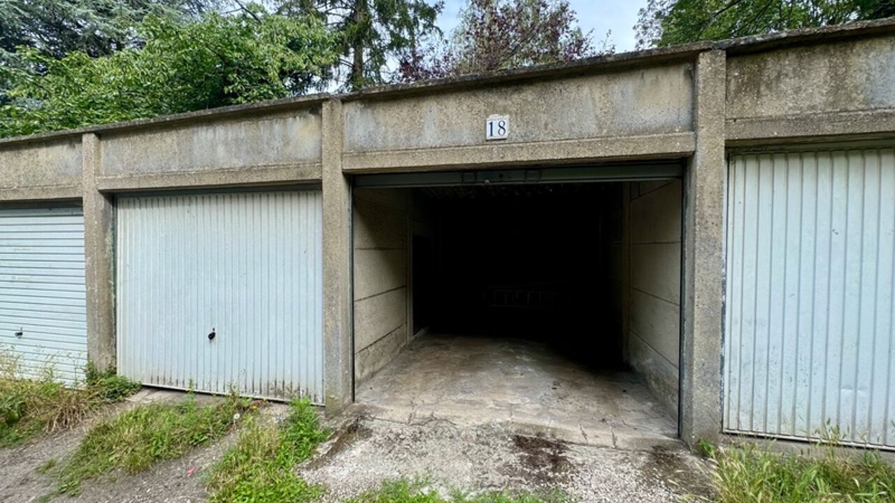 garage  pièces 14 m2 à louer à Lille (59000)