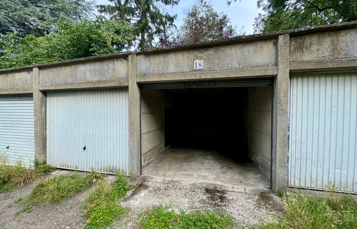 garage  pièces 14 m2 à louer à Lille (59000)