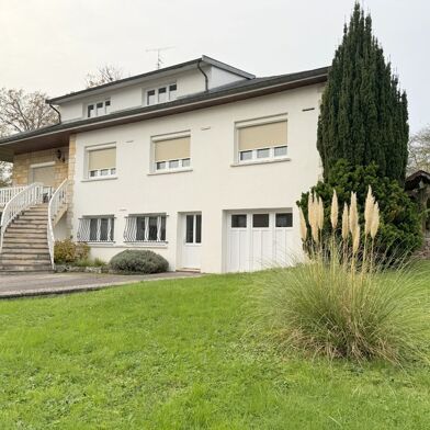 Maison 9 pièces 230 m²