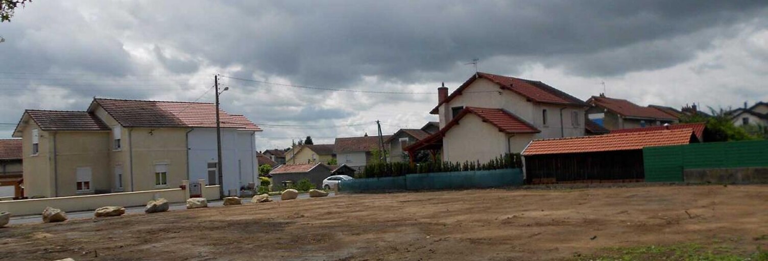 Terrain  857 m² à vendre à Saint-Vallier (71230)