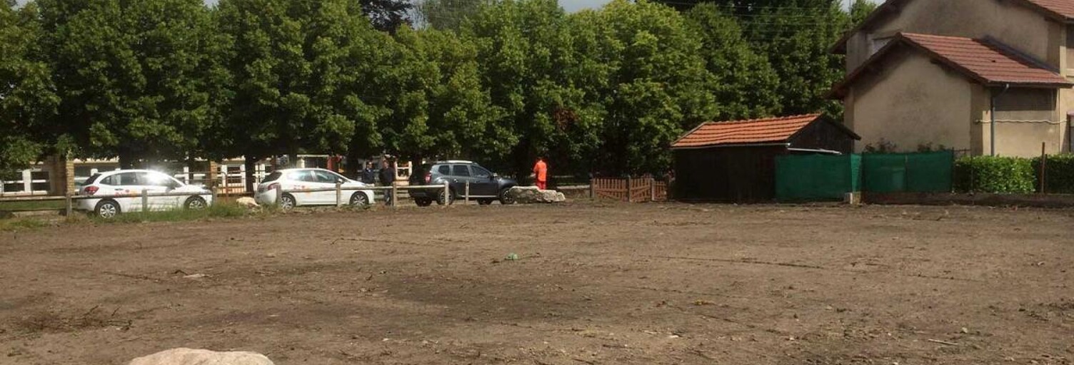 Terrain  682 m² à vendre à Saint-Vallier (71230)