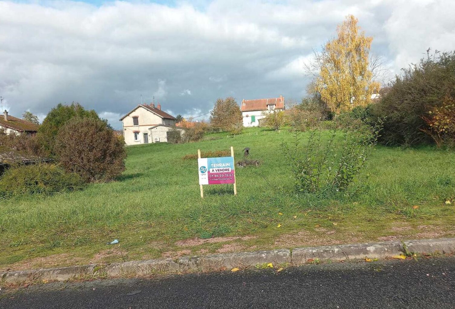 TERRAIN À BÂTIR – 2 704 M² à MONTCEAU-LES-MINES — photo 1