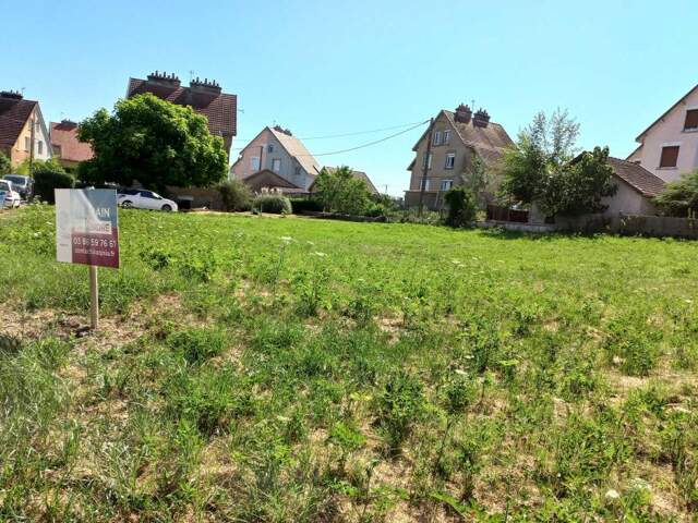Terrain à bâtir - 700 m² — photo du bien