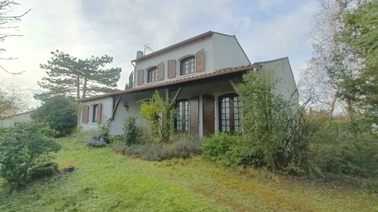 maison 7 pièces 131 m2 à vendre à Neuville-de-Poitou (86170)