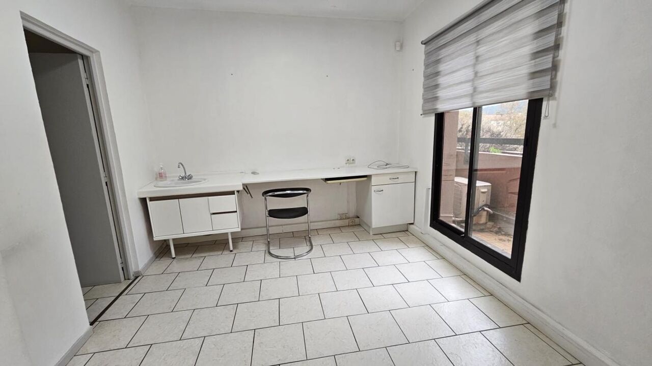 bureau  pièces 72 m2 à louer à Six-Fours-les-Plages (83140)