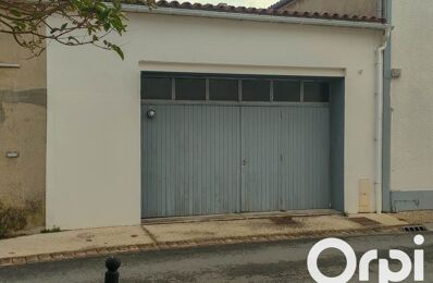 vente commerce 110 760 € à proximité de Sainte-Soulle (17220)