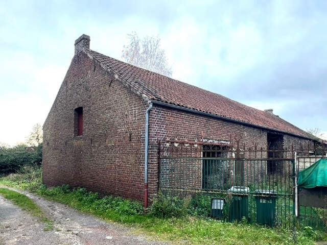 Grange individuelle de + de 212m2 au sol à transformer, bâti — photo du bien