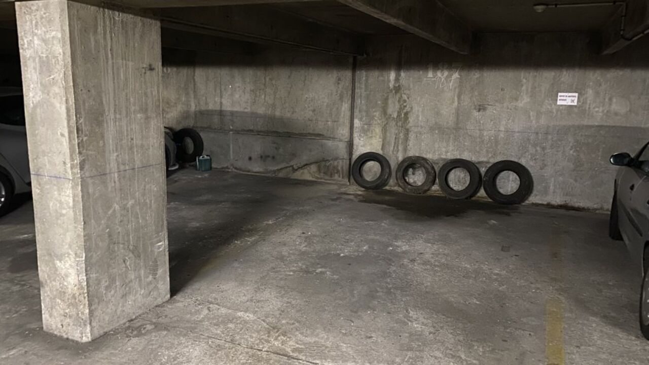 garage  pièces  m2 à louer à Paris 11 (75011)