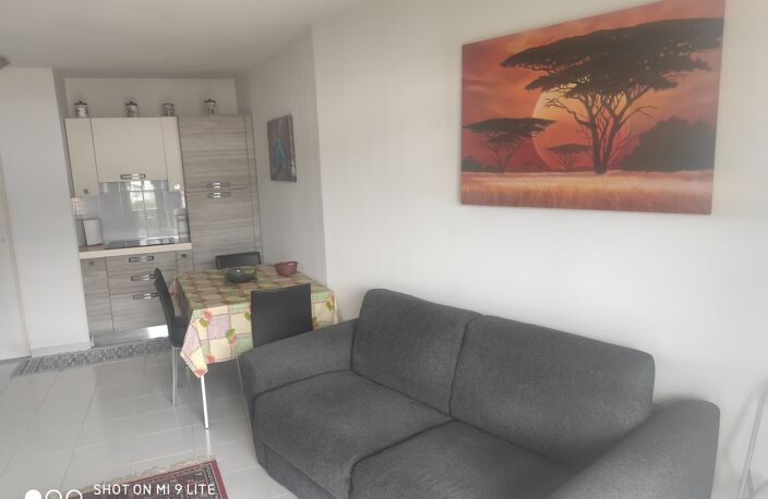 A vendre 2 piéces 45  M2 50 m de la mer centre Carnoles avec parking individuel en sous sol — photo 2