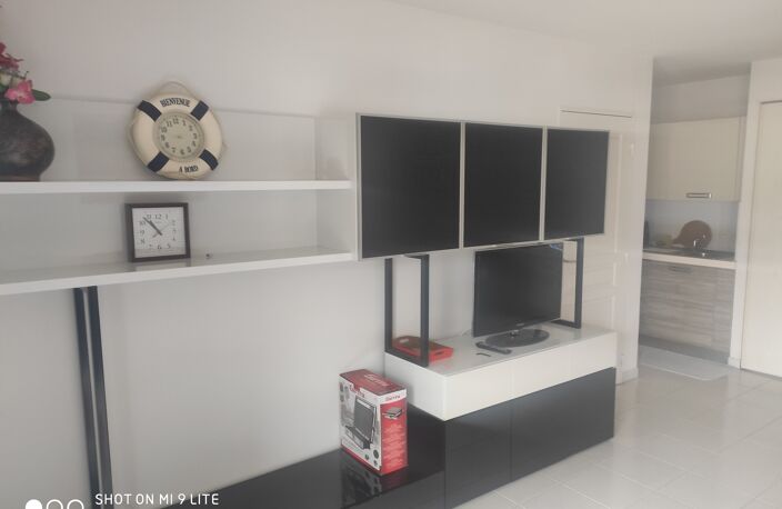 A vendre 2 piéces 45  M2 50 m de la mer centre Carnoles avec parking individuel en sous sol — photo 3