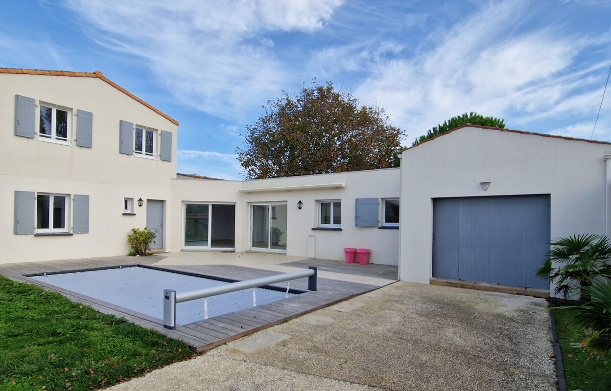 maison 7 pièces 178 m2 à vendre à La Rochelle (17000)