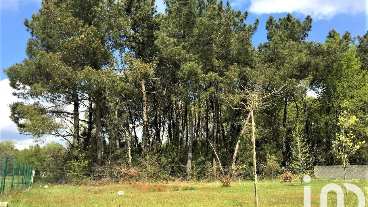 terrain  pièces 590 m2 à vendre à Bussac-Forêt (17210)