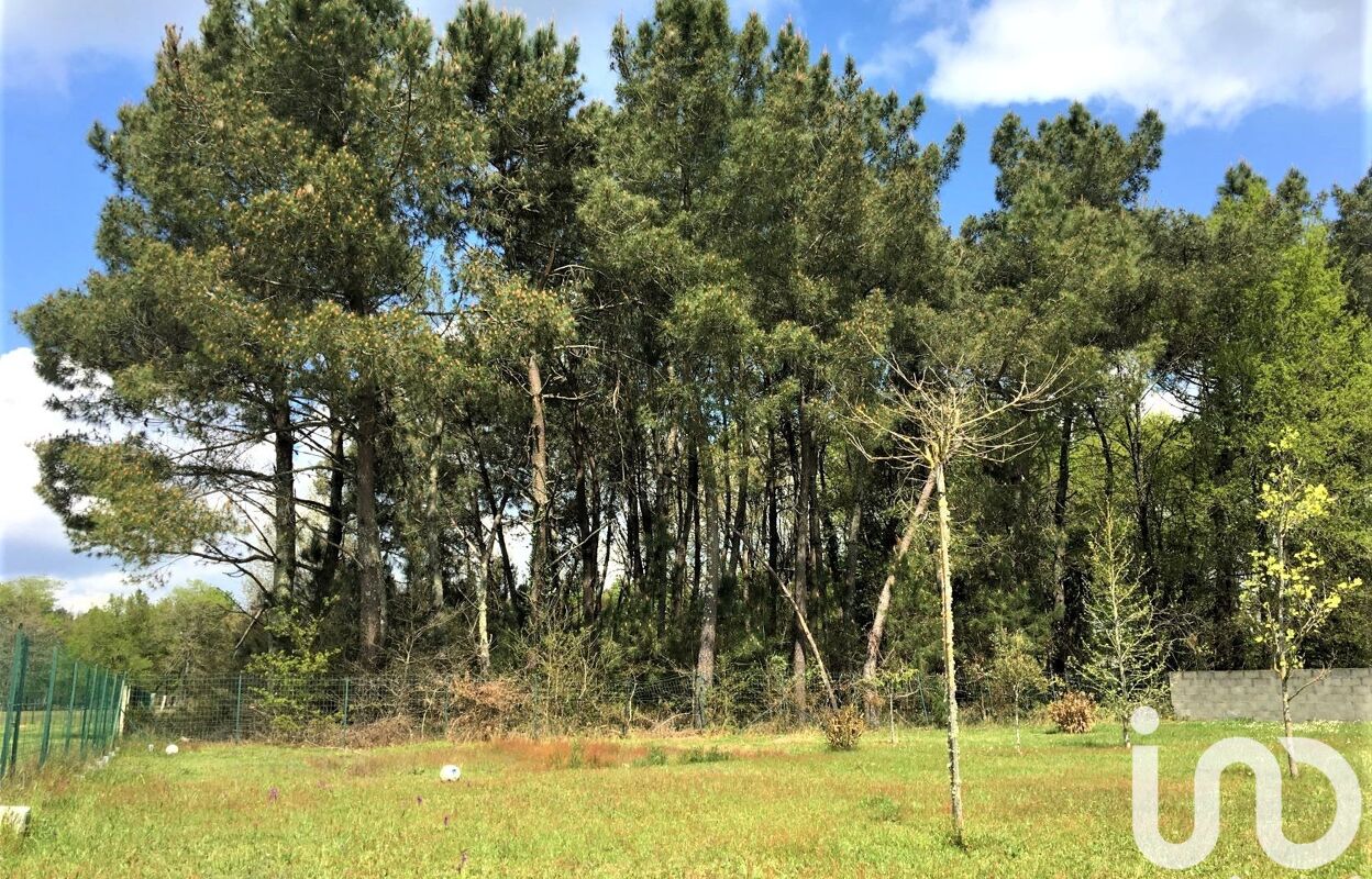 terrain  pièces 590 m2 à vendre à Bussac-Forêt (17210)