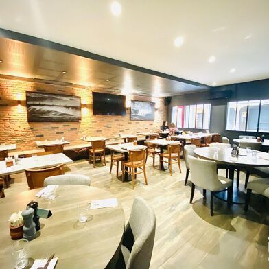 Commerce  594000 €