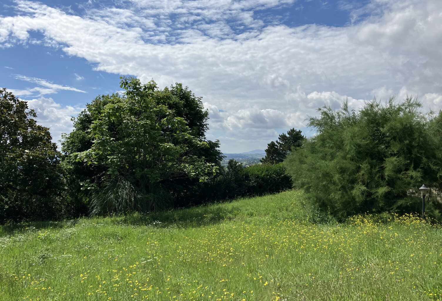 Terrain viabilisé au calme — photo 1