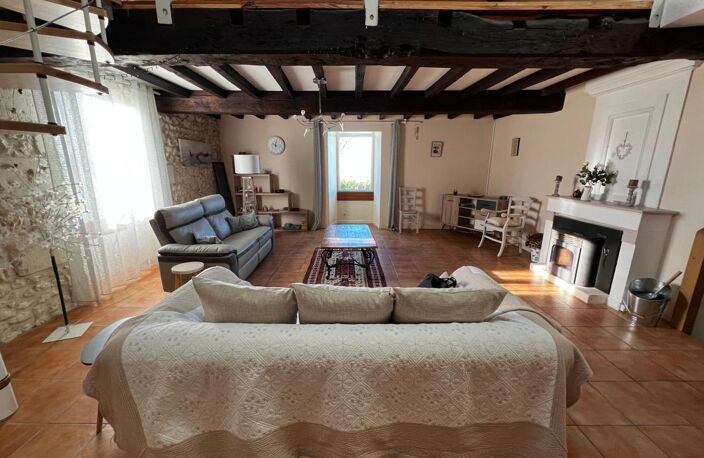 Maison À Vendre Atypique 3 chambres CHENAC-SAINT-SEURIN-D'UZET avec VUE — photo 2