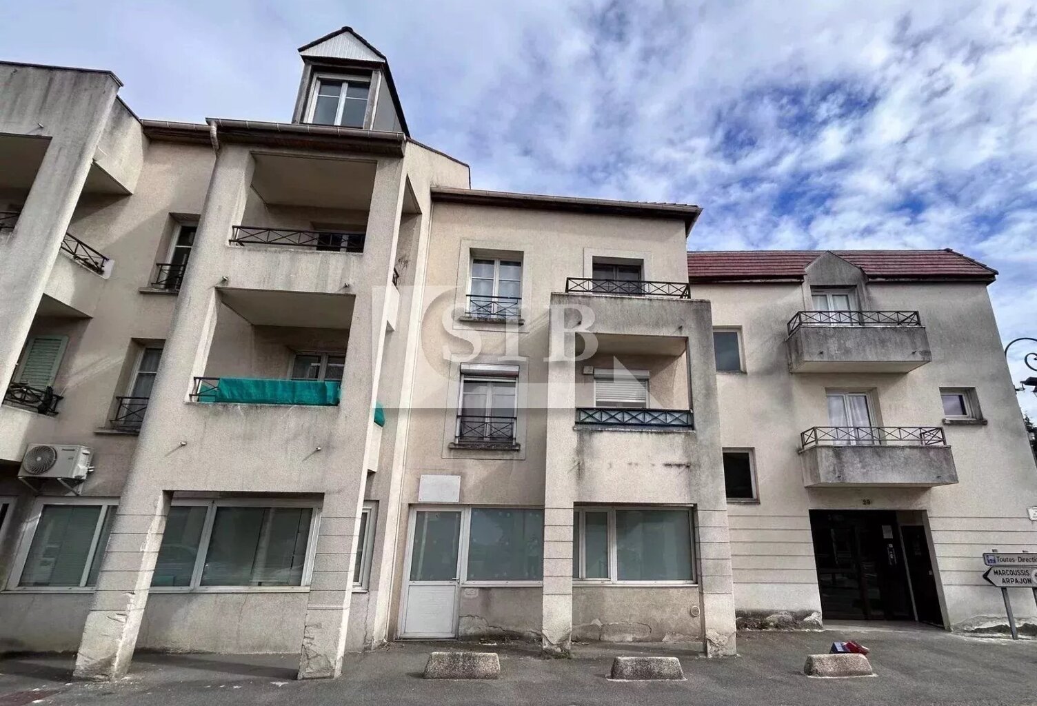 Local commercial — photo 1