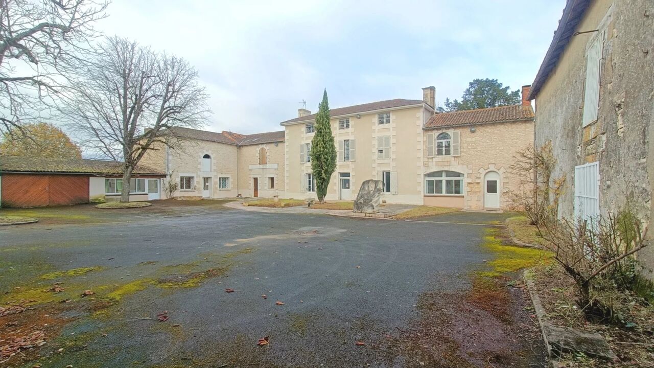 maison 19 pièces 428 m2 à vendre à Neuville-de-Poitou (86170)