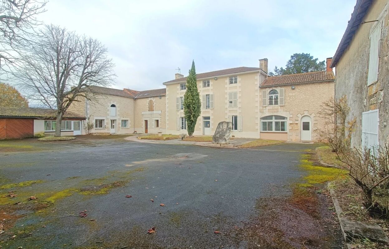 maison 19 pièces 428 m2 à vendre à Neuville-de-Poitou (86170)