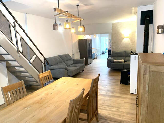 Maison 1930 rénovée située en centre ville, jardin et garage — photo du bien