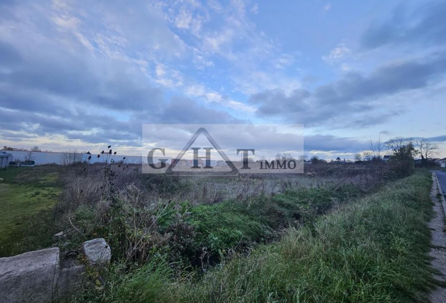 A VENDRE TERRAIN NANTEUIL LES MEAUX — photo 1