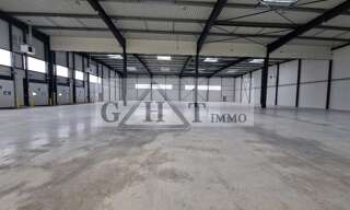 Local industriel  3554 m² à louer à La Courneuve (93120)