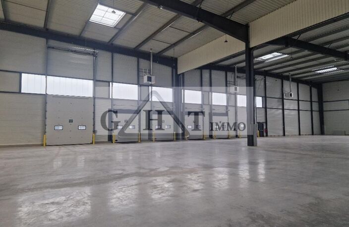 A LOUER 3 554 M² ENTREPOT ET BUREAUX (neuf) A LA COURNEUVE — photo 5