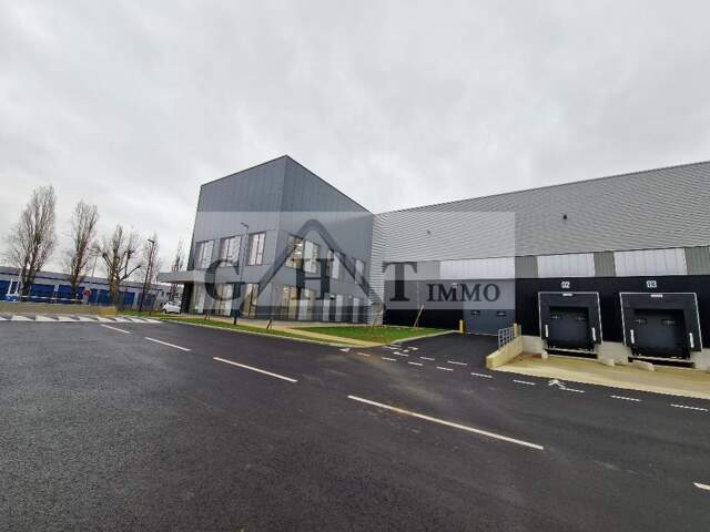 A LOUER 1732 M² ENTREPOT ET BUREAUX (neuf) A LA COURNEUVE — photo du bien